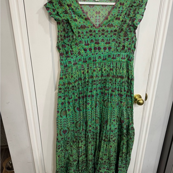 Sundance Dresses & Skirts - Sundance Green Printed V-Neck Maxi Dress